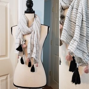 Shiraleah Chicago | Striped Tassel Scarf